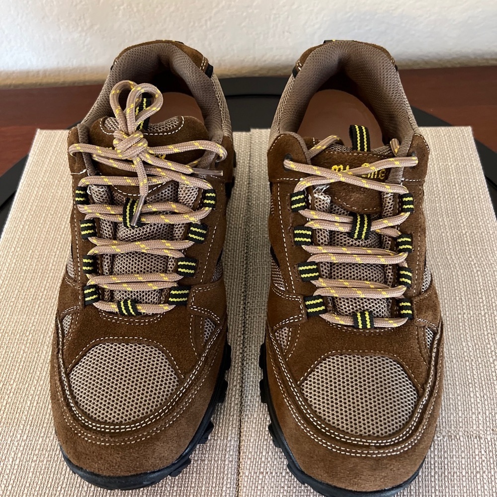 Mt. Emey 9708 Size 9 Wide Men's Athletic Shoe